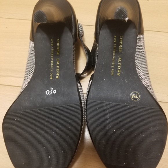 Black and Plaid High Heel - wn 7 - Picture 5 of 7